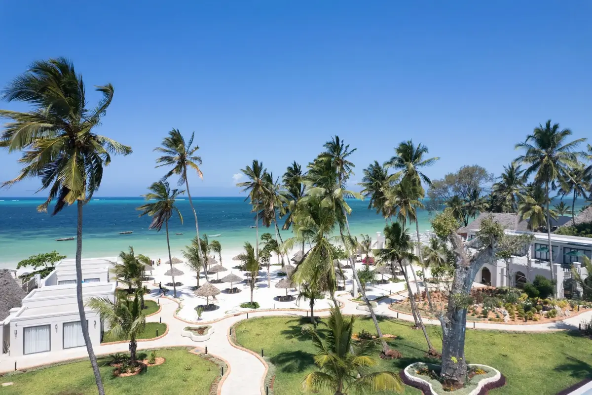 Family Room with Jacuzzi & Garden View