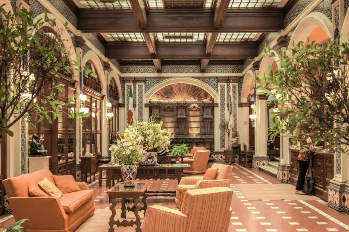 Reception & Lounge