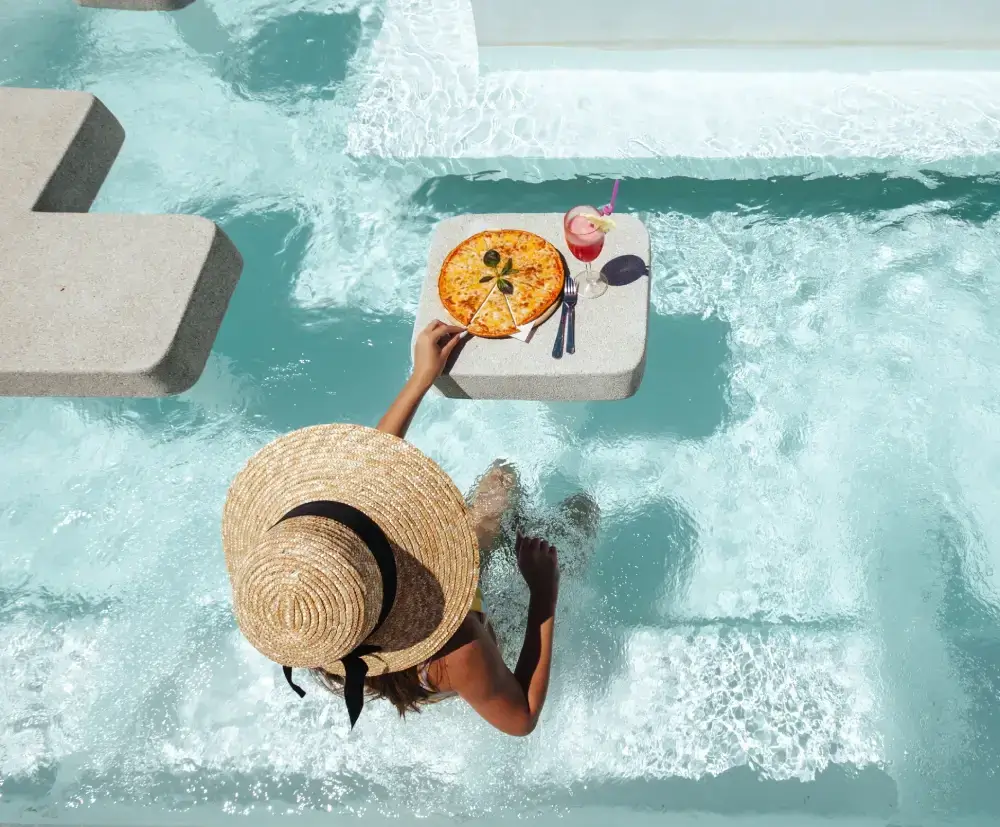 Beachfront dining with ocean views
