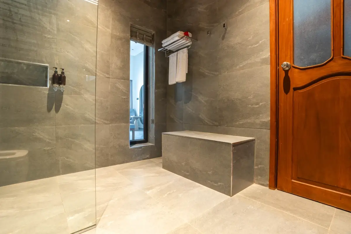 Deluxe Suite 1