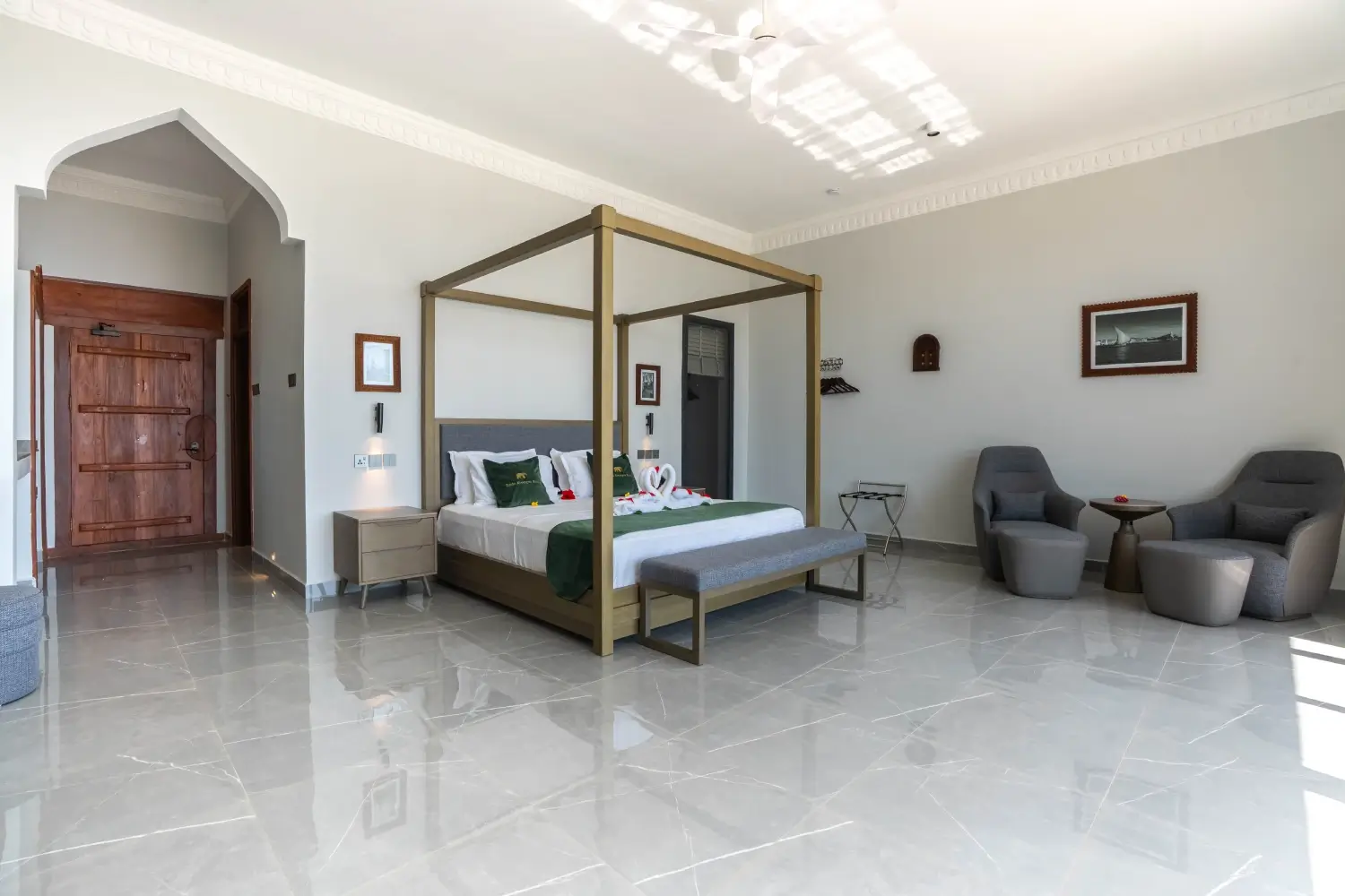 Deluxe Suite 1