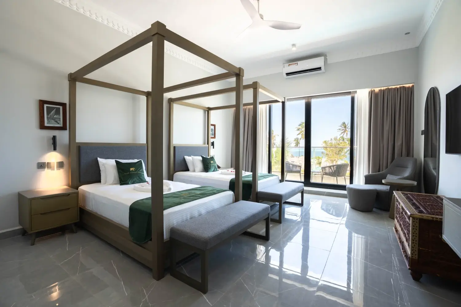 Deluxe Suite 1