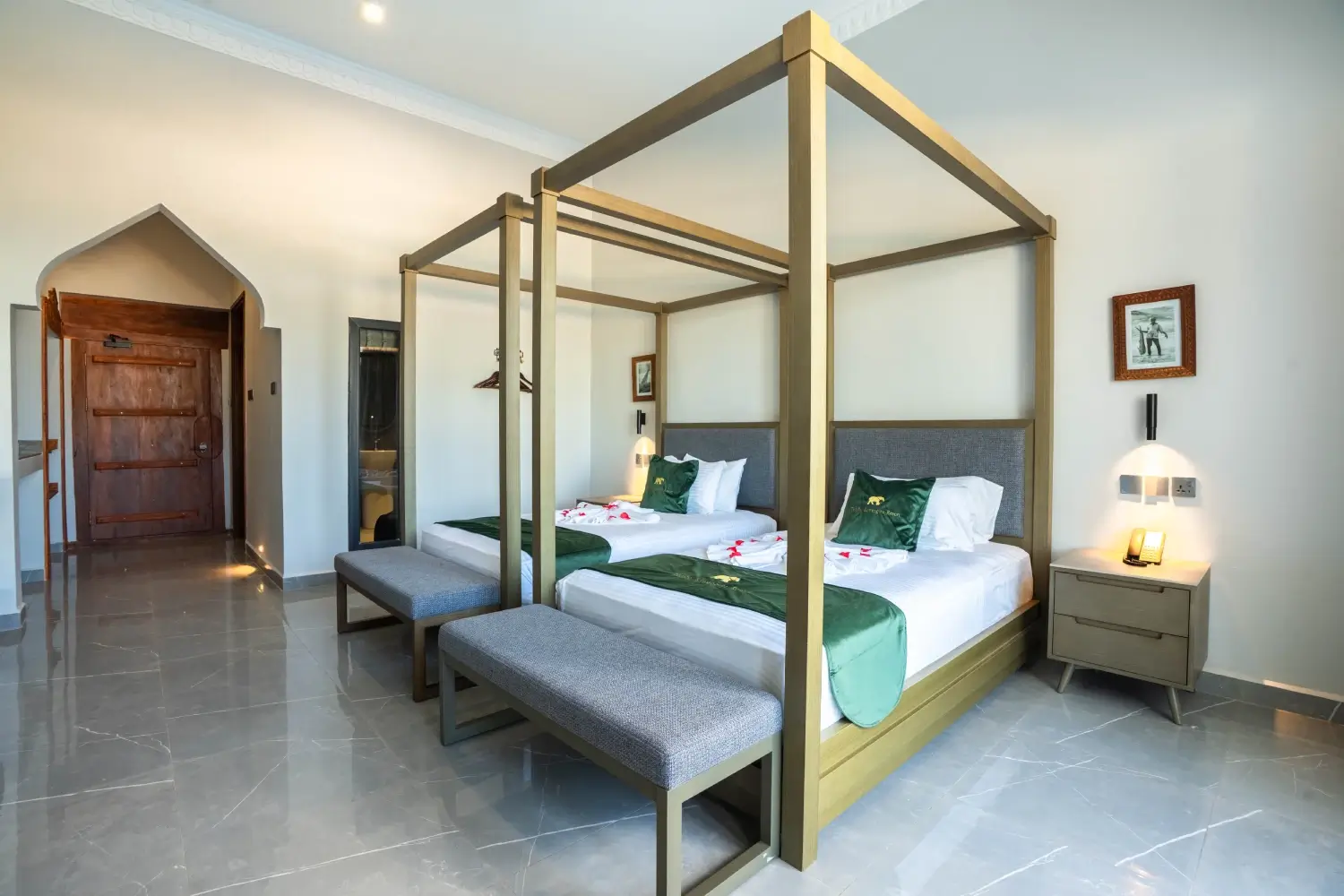 Deluxe Suite 1